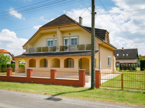 Apartment Daisy 2 by Interhome, Balatonmariafürdö